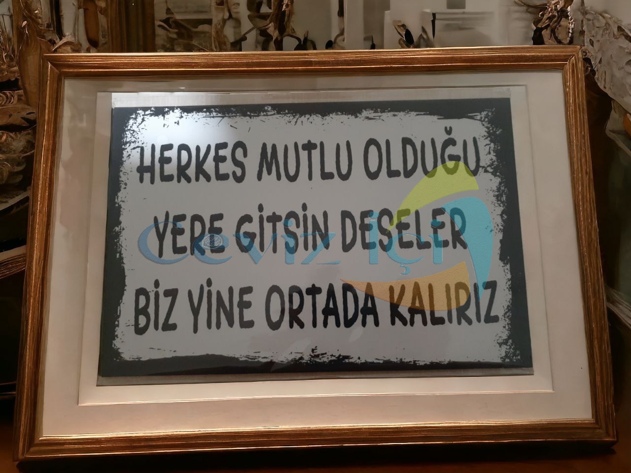 Herkes%20Mutlu%20Olduğu%20Yere%20Gitsin%20Deseler%20Biz%20Yine%20Ortada%20Kalırız